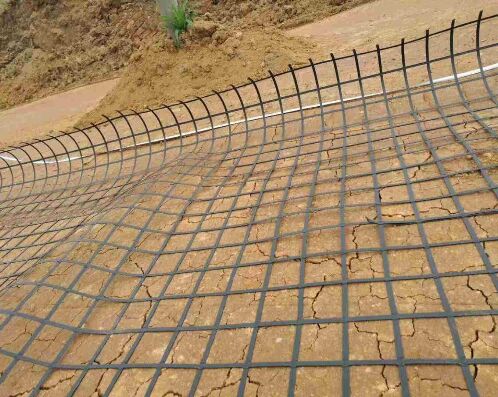 土工格柵安裝現(xiàn)場(chǎng)